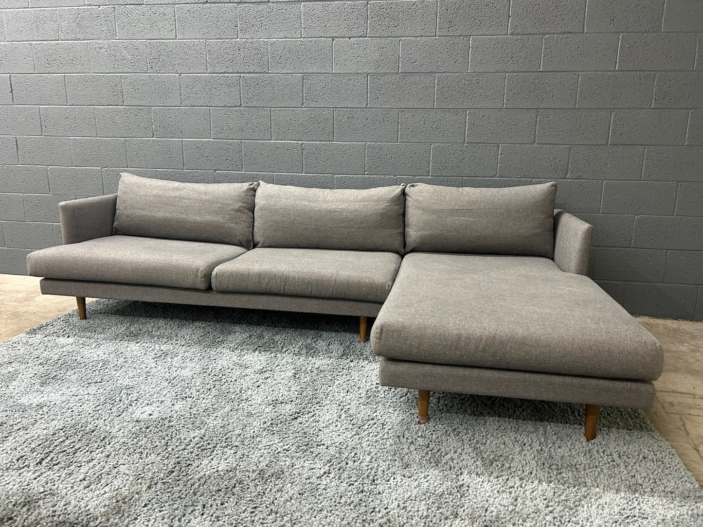 Article Burrard Sectional