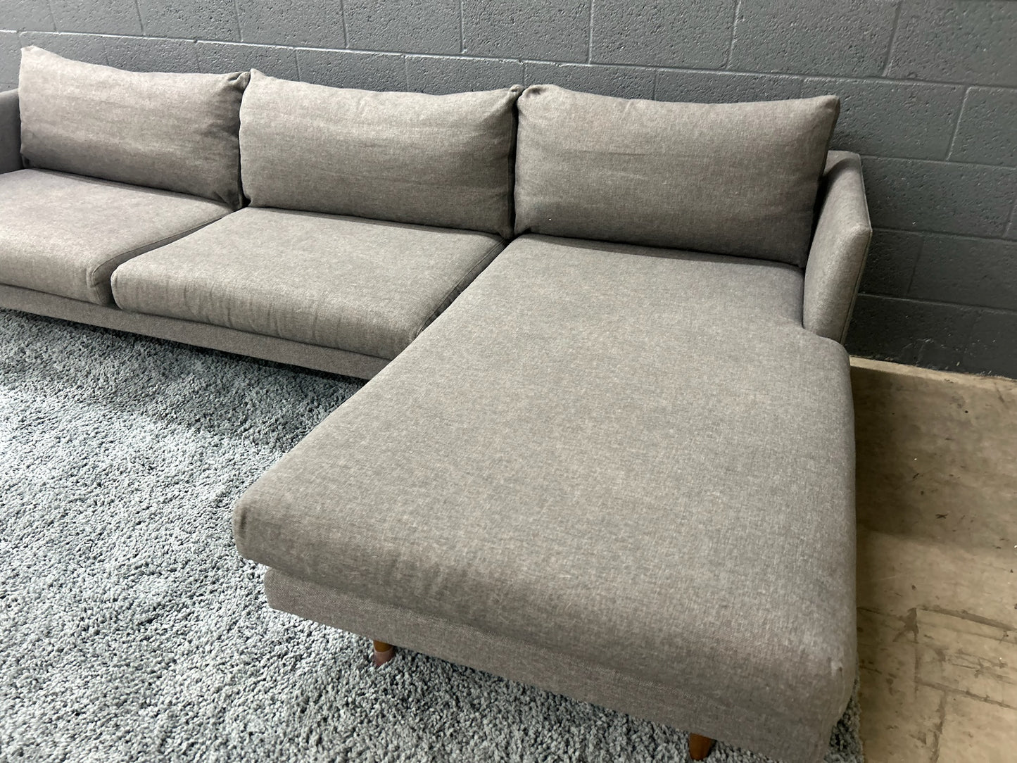 Article Burrard Sectional