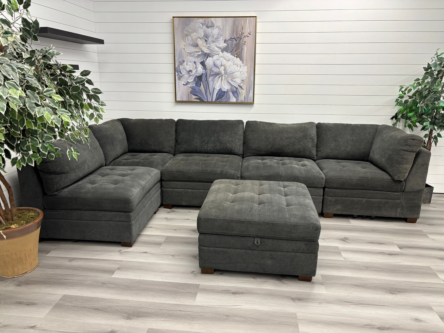 Charcoal Thomasville Tisdale Six Piece Modular Sectional